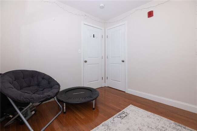 Building Photo - 255 Waterman St