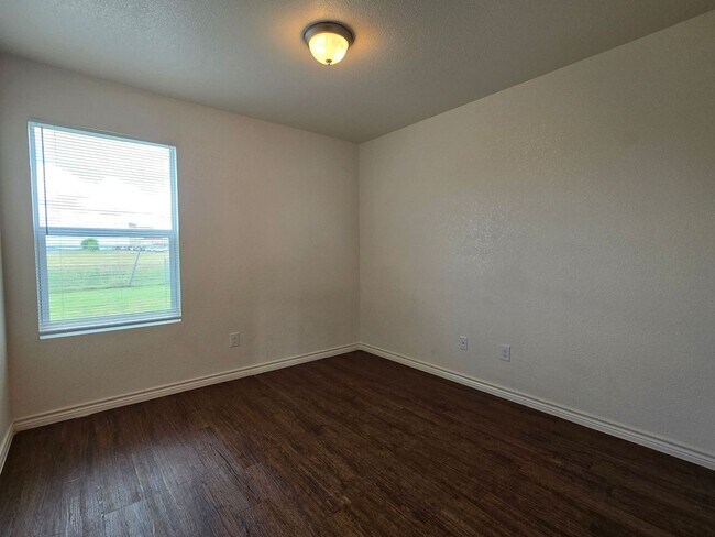 Building Photo - RENT REDUCTION & SPECIAL - AVAILABLE NOW!