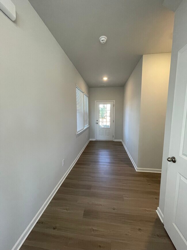 Building Photo - 112 Briarwood Dr E