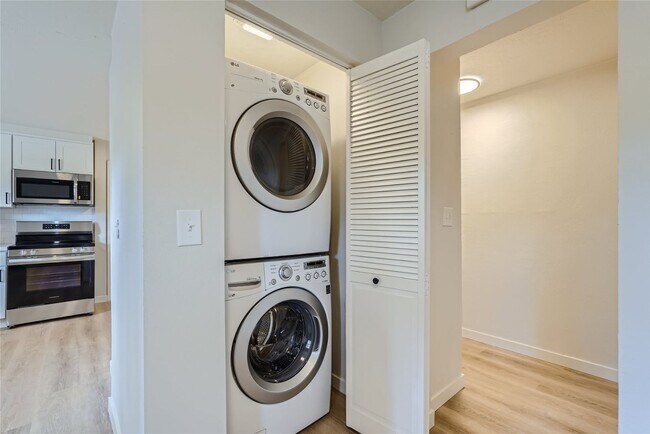 Building Photo - New Price!! Newly Remodeled 2BR/1BA House ...