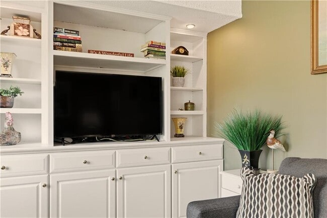 Building Photo - 216 Goddard Row