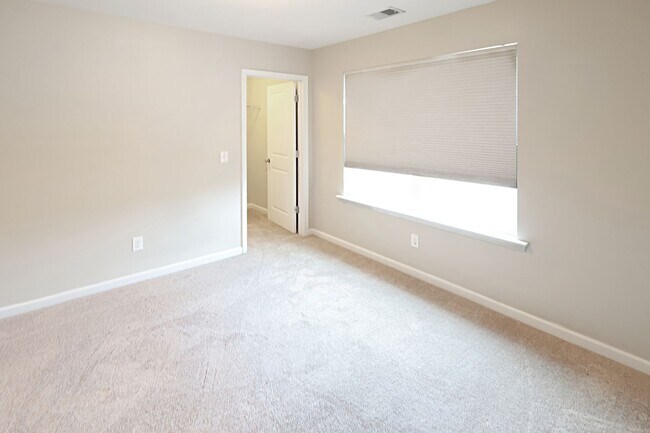 Building Photo - Stunning & Spacious 4 Bedroom Home in Highland Falls Community