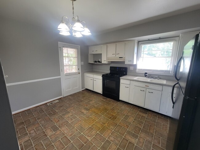 Building Photo - 872 Tearose Dr
