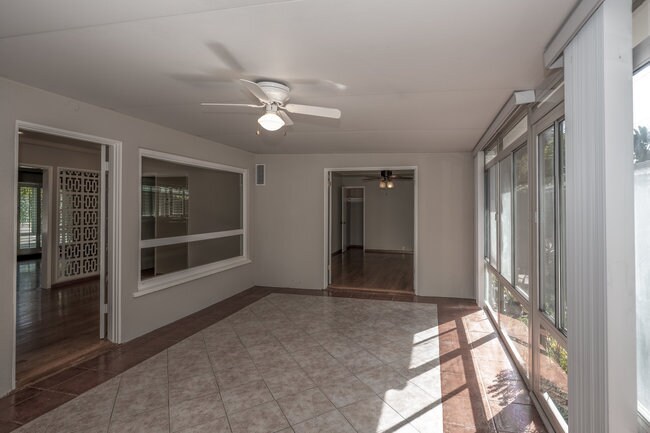 Building Photo - 832 Coolidge Dr