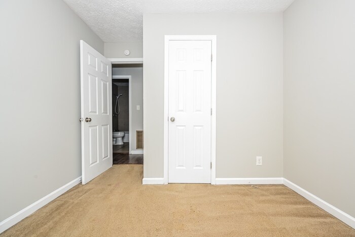 Building Photo - 999 Fairview Rd