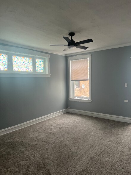 Building Photo - 6715 S Ridgeland Ave