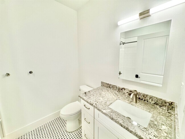 Building Photo - 2102 Mechanic St