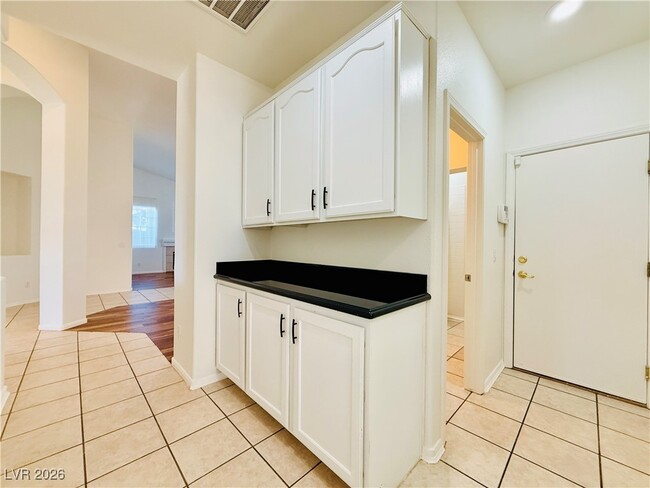 Building Photo - 2547 Serenity Hollow Dr