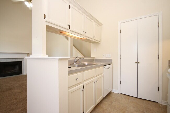 Building Photo - Spacious 3BR/2BA Home in West Pensacola – ...