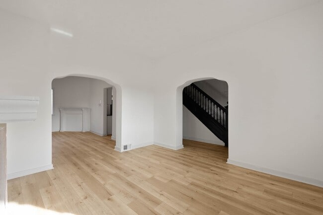 Building Photo - READY FOR MOVE IN! Don't miss this RENOVATED 4-BEDROOM located in Munhall!