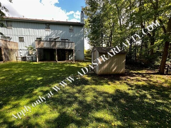 Building Photo - Spacious Duplex in Lee's Summit-Available ...