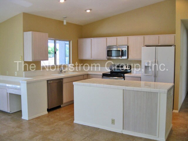 Building Photo - 877 W Annandale Way