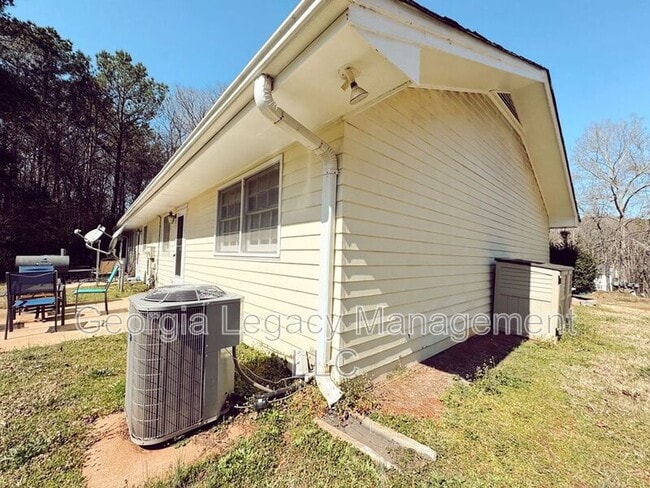 Building Photo - 114 Creekside Drive