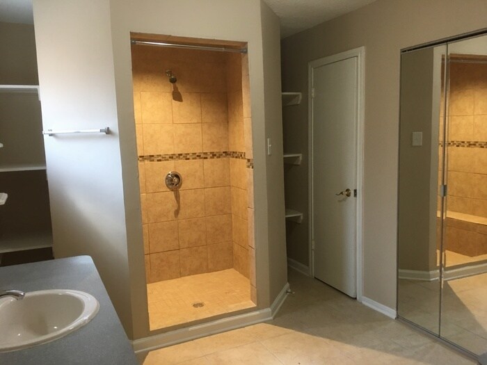 Building Photo - 10734 Sagewillow Ln