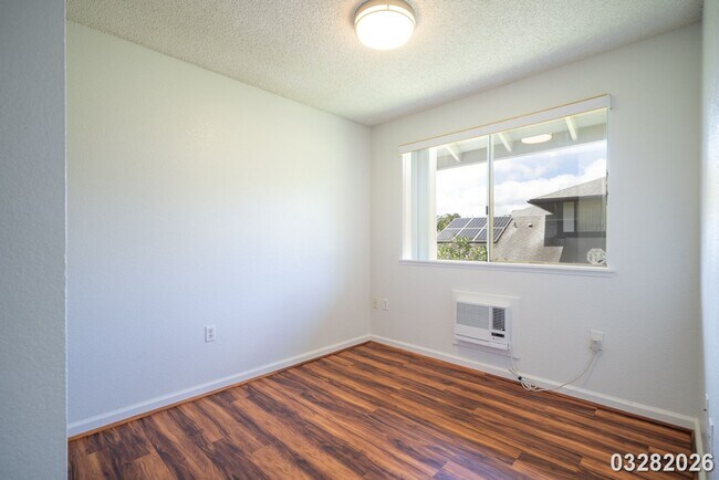 Building Photo - $3,200 / 3br - 974ft2 - Bright and Spacious 3BR/2BA/2PKG Townhome unit in Ku'ulako in Mililani (M...