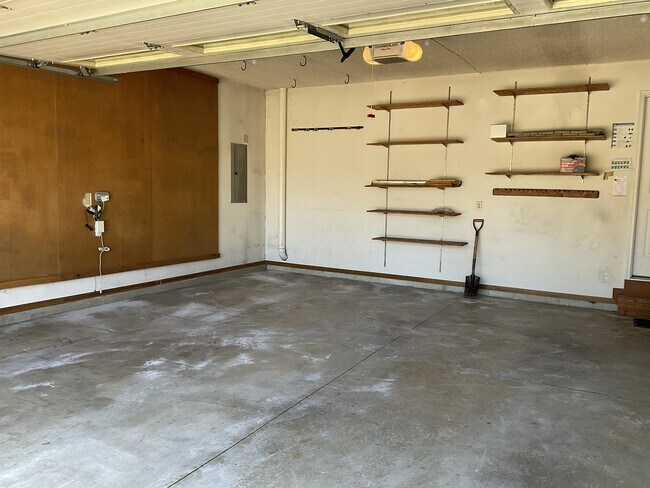 Building Photo - 9930 Valley Vista Pl