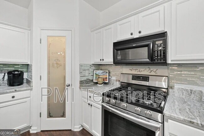 Building Photo - 1914 Lakeshore Overlook Cir NW