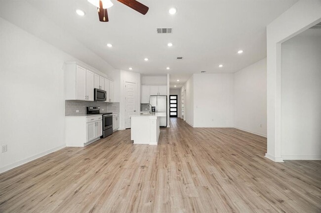 Building Photo - 904 Balsora Cv