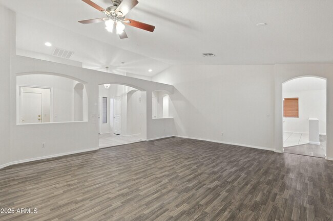 Building Photo - 5307 W Morten Ave