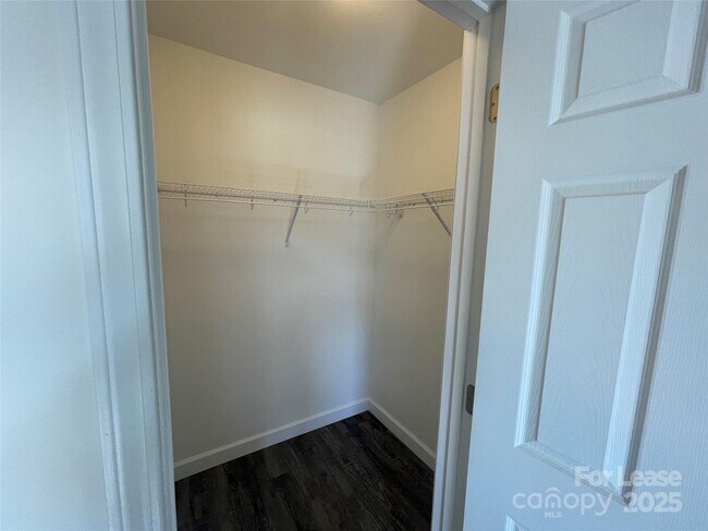 Building Photo - 4013 Eugene Dr