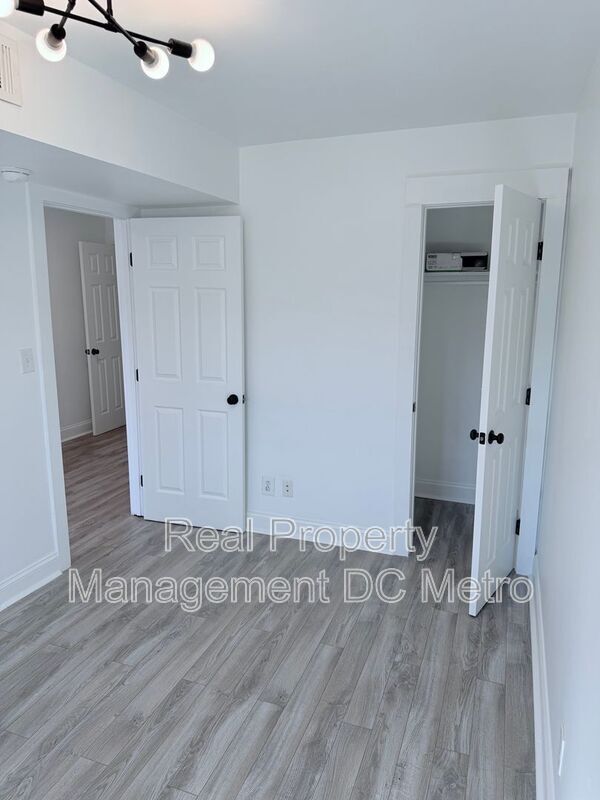 Building Photo - 1447 Holbrook St NE