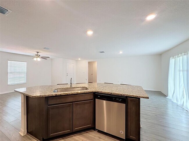 Building Photo - 1407 Hillsborough Way