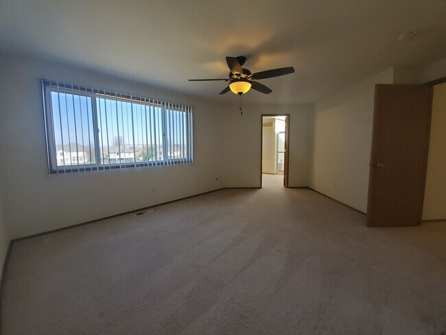 Building Photo - Great Community Amenities! 4-Bedroom, 2.5-...