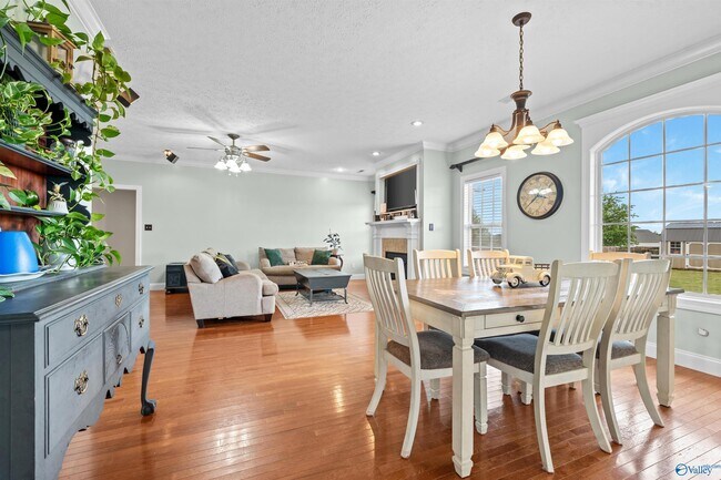 Building Photo - 25850 Iron Gate Dr