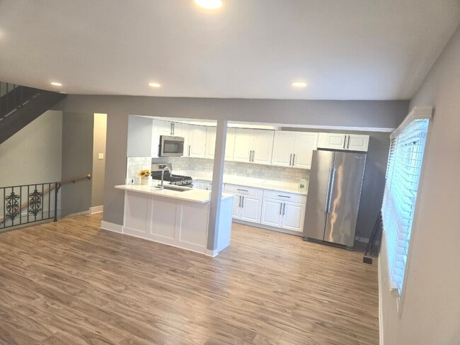 Building Photo - 360 W Inverrary Ln