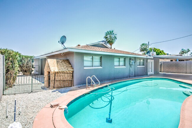 Building Photo - Beautifully remodeled corner 4/2 with pool...