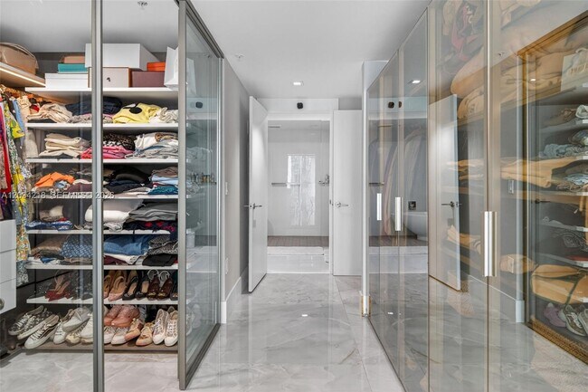 Building Photo - 300 Sunny Isles Blvd
