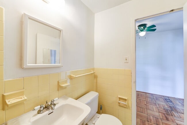 Building Photo - Charming & Bright Junior One Bedroom at Ri...