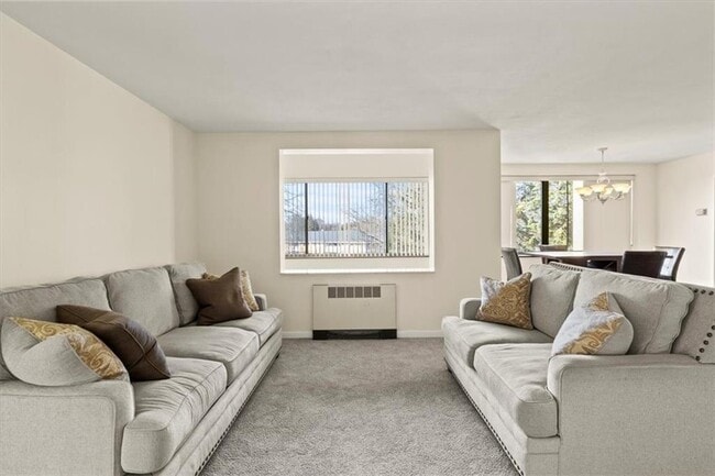 Building Photo - 2501 East Ave