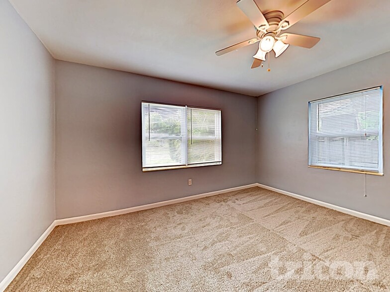 Building Photo - 4153 2nd Ave N