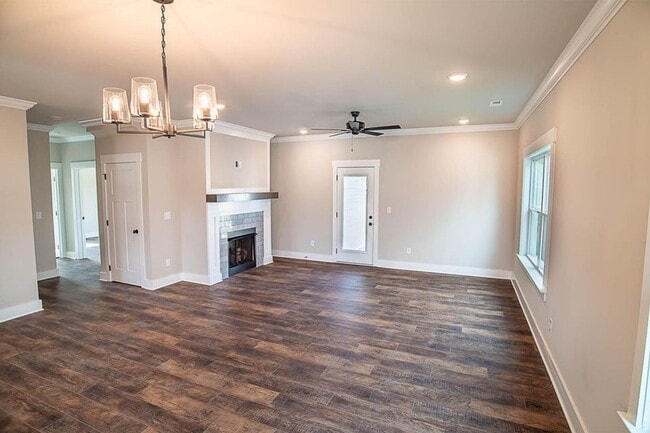 Building Photo - Beautiful 3 Bed, 2.5 Bath, 2 Car Garage - Community Pool & Walking Trail!