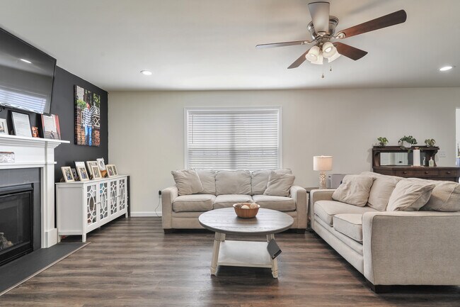 Building Photo - 150 Cilento Dr