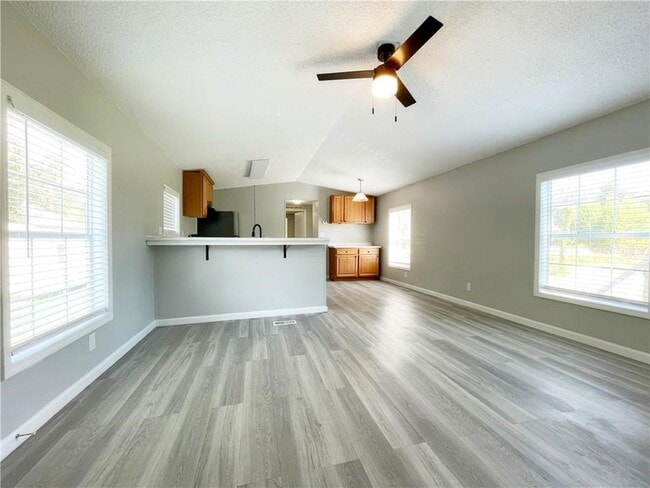 Building Photo - 566 Panther Dr