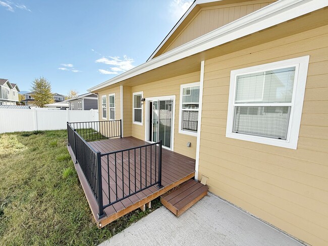 Building Photo - Sigle Family in East Valley