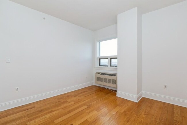 Building Photo - 809-815 22nd St