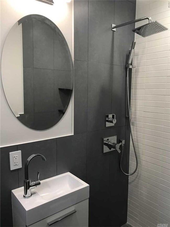 Building Photo - 158 Pollok Pl