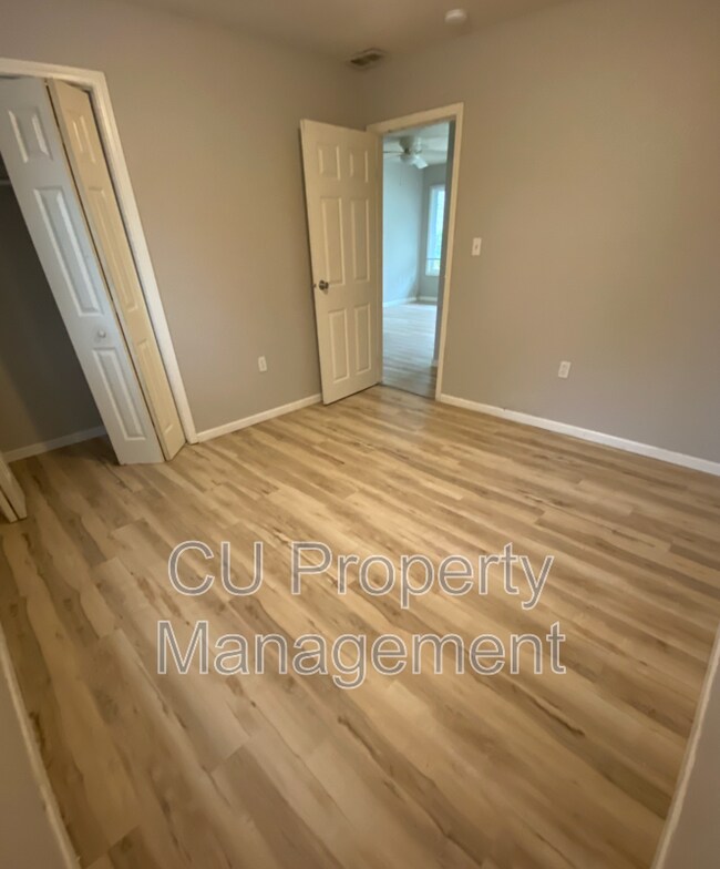Building Photo - 333 S Steffler St
