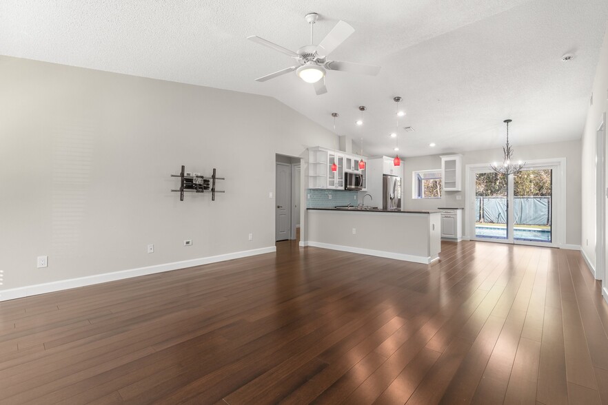 LivingRoom/Kitchen - 3309 W Napoleon Ave