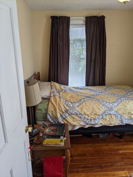 Bedroom 2 - 1228 W Barnes Ave