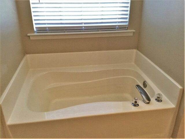 Building Photo - 5915 Leawood Run Ct