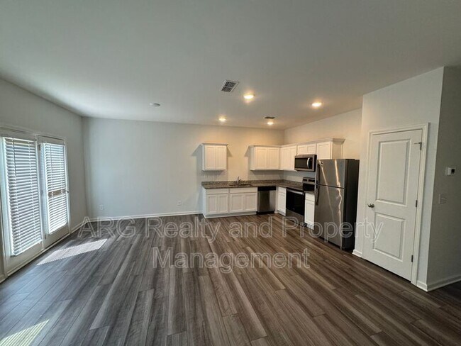 Building Photo - 144 Swindon Dr