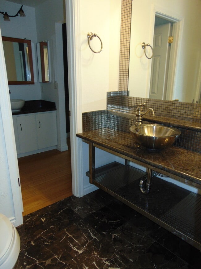 Building Photo - Stunning 3BR 1.75 BA Sammamish Home.  Rece...