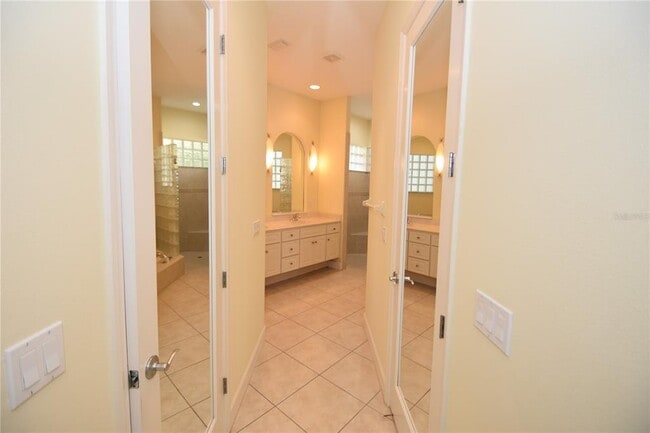 Building Photo - 17 Oasis Cir