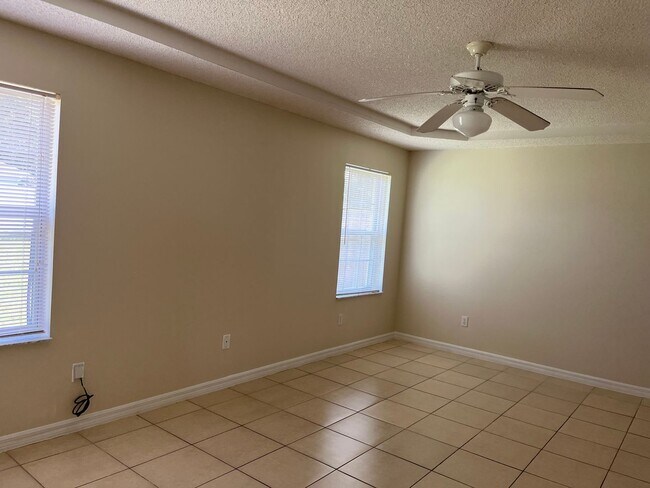 Building Photo - Marion Oaks