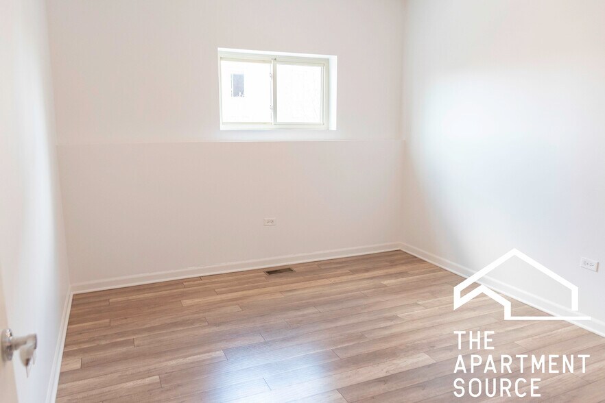 Building Photo - 2700 W North Ave