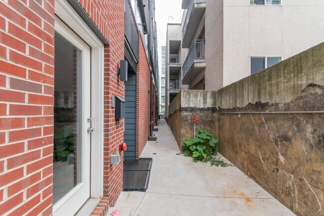 Building Photo - 1330 N 15th St